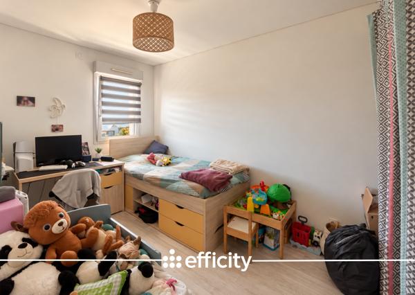 Maison
         5 pièces
        - 100 m² Exclusivité 310 000 € *