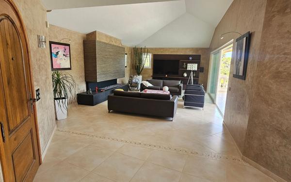 Maison à vendre    5 pièces •  Antibes