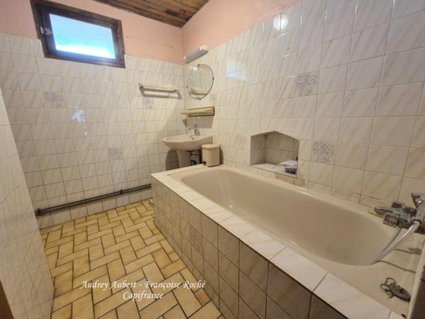 Maison à vendre 4 pièces SAINT SAVINIEN (17)