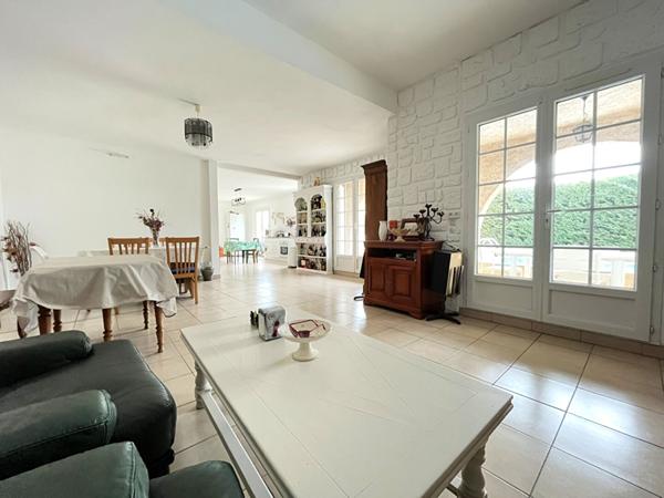 Maison Saint Laurent Du Var 6 pièces 214 m2 Vue Mer