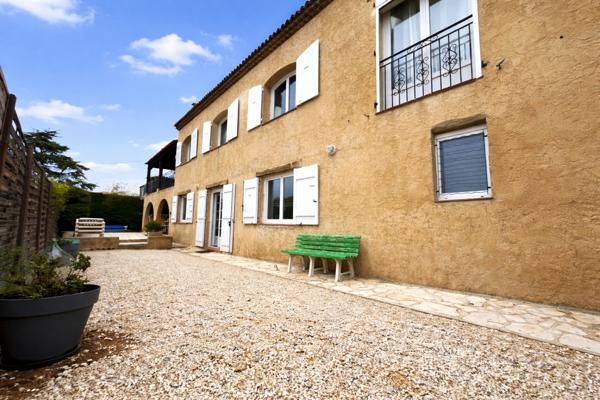 Maison Saint Laurent Du Var 6 pièces 214 m2 Vue Mer