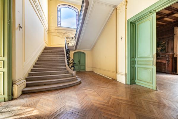 Propriete 20 pièce(s) 617 m²