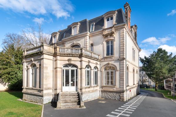 Propriete 20 pièce(s) 617 m²