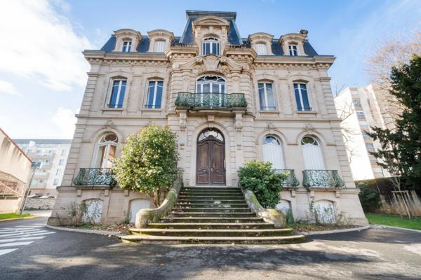 Propriete 20 pièce(s) 617 m²