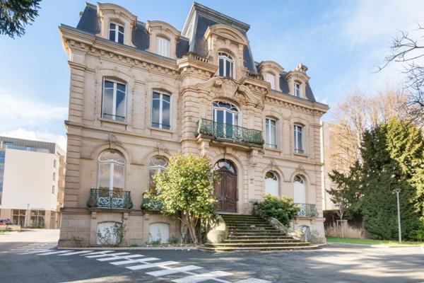 Propriete 20 pièce(s) 617 m²