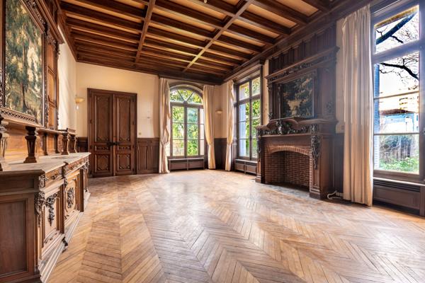 Propriete 20 pièce(s) 617 m²