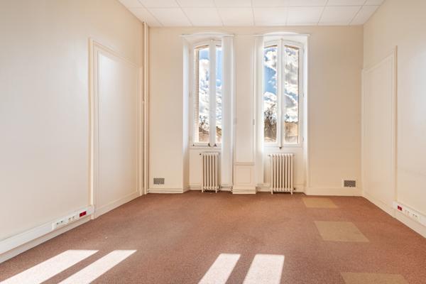 Propriete 20 pièce(s) 617 m²