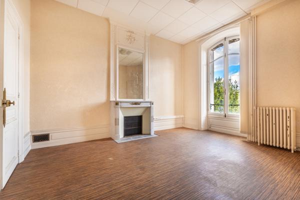 Propriete 20 pièce(s) 617 m²
