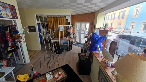 Opportunité d'investissement au cœur de CROZON : Local commercial de 200 m²