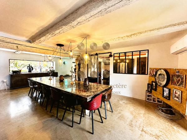MAGNIFIQUE MAS RESTAURÉ DANS LA PLAINE DE PERNES LES FONTAINES
