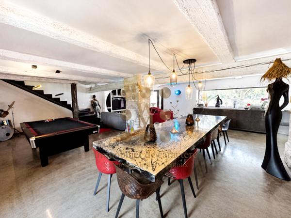 MAGNIFIQUE MAS RESTAURÉ DANS LA PLAINE DE PERNES LES FONTAINES