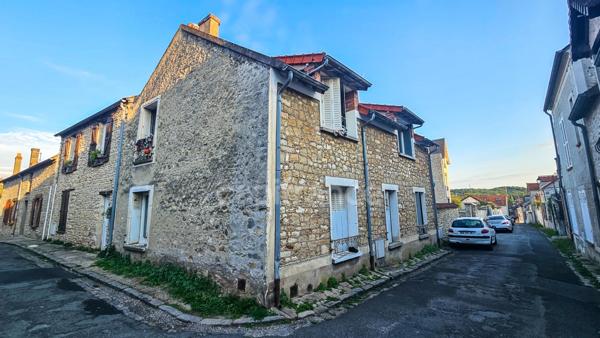 Appartement totalement rénové avec place de parking privative à vendre 1 pièces ETRECHY (91)