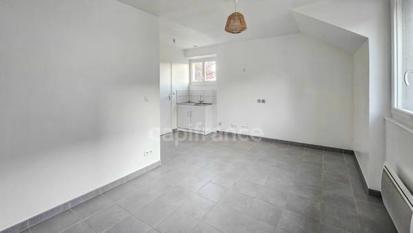 Appartement totalement rénové avec place de parking privative à vendre 1 pièces ETRECHY (91)