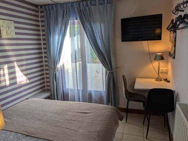 Lalizolle – Entreprise active à reprendre avec 5 chambres d’hôtes, camping et restaurant  Lalizolle (03450)