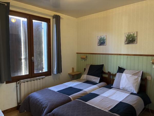 Lalizolle – Entreprise active à reprendre avec 5 chambres d’hôtes, camping et restaurant  Lalizolle (03450)