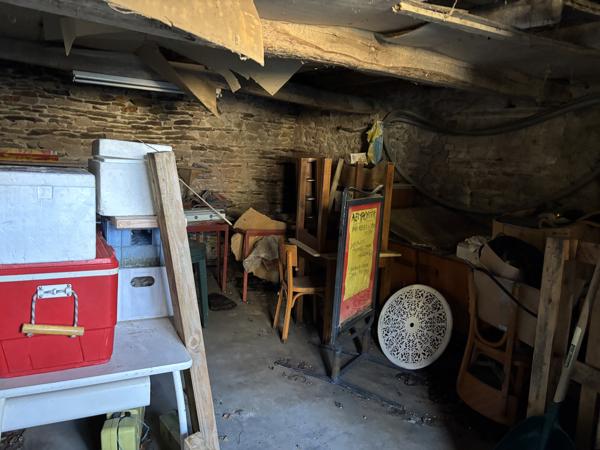 Lalizolle – Entreprise active à reprendre avec 5 chambres d’hôtes, camping et restaurant  Lalizolle (03450)