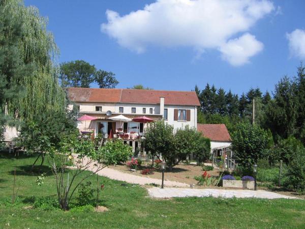 Lalizolle – Entreprise active à reprendre avec 5 chambres d’hôtes, camping et restaurant  Lalizolle (03450)