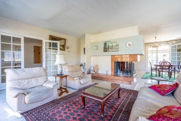 Maison à vendre |                                       Léognan |                                        7 pièces  |  199 m²