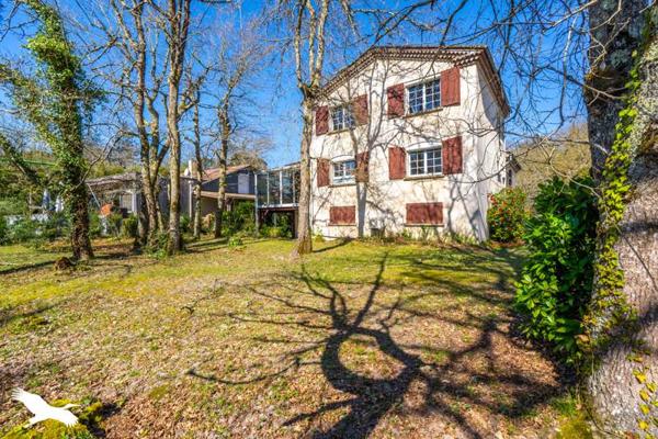 Maison à vendre |                                       Léognan |                                        7 pièces  |  199 m²