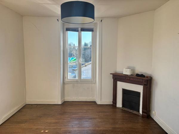 Un  magasin avec appartment 2 chambres, jardin 309 m2