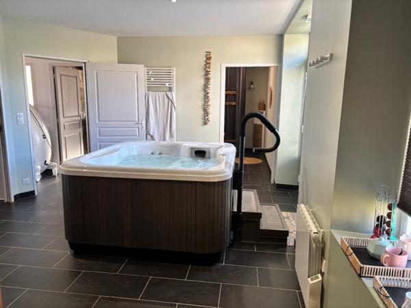 Un  magasin avec appartment 2 chambres, jardin 309 m2