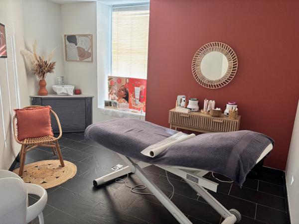 Un  magasin avec appartment 2 chambres, jardin 309 m2