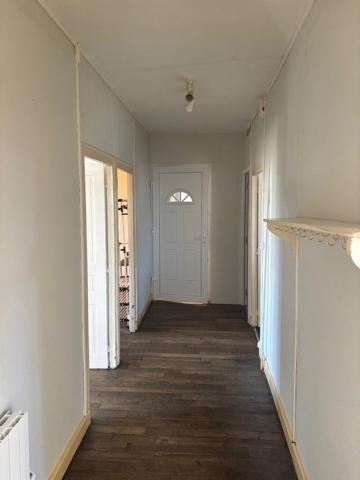 Un  magasin avec appartment 2 chambres, jardin 309 m2