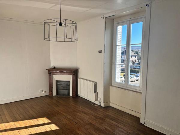 Un  magasin avec appartment 2 chambres, jardin 309 m2