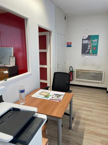 Local commercial centre de St Nazaire