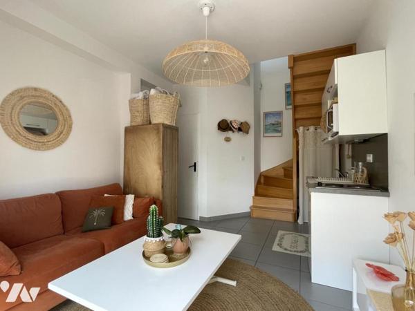 Lignes modernes, piscine, aperçu mer, bourg et plage à pied : une maison qui s’adapte à vos envies 