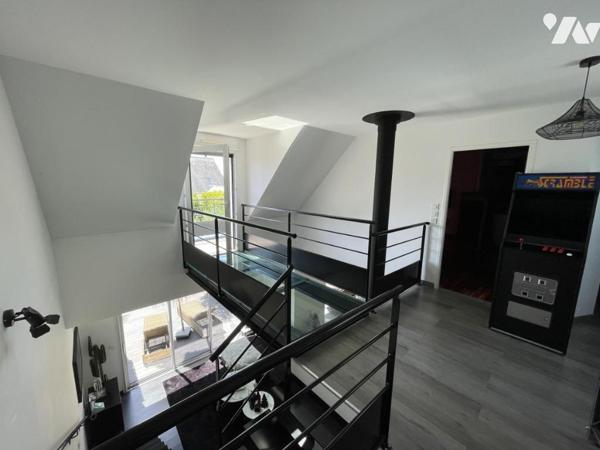 Lignes modernes, piscine, aperçu mer, bourg et plage à pied : une maison qui s’adapte à vos envies 