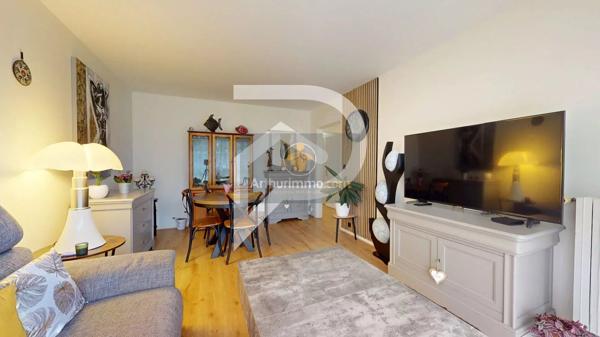 Vente                                                      Appartement
                        
                     3 pièces                      72 m2                     à Marly-le-Roi