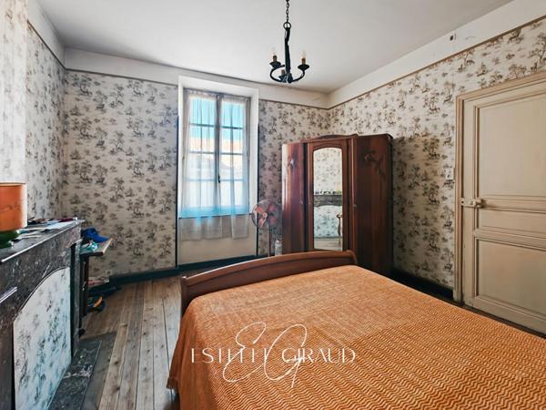 Maison de Village en pierre, cour sans vis à vis, 4 chambres, garage