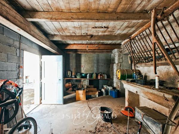 Maison de Village en pierre, cour sans vis à vis, 4 chambres, garage