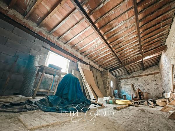 Maison de Village en pierre, cour sans vis à vis, 4 chambres, garage