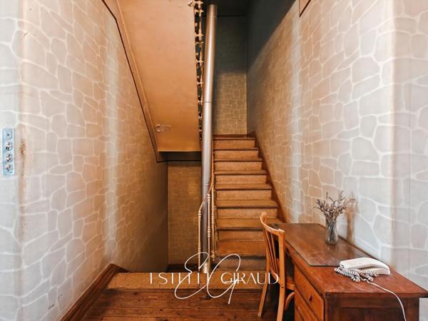 Maison de Village en pierre, cour sans vis à vis, 4 chambres, garage