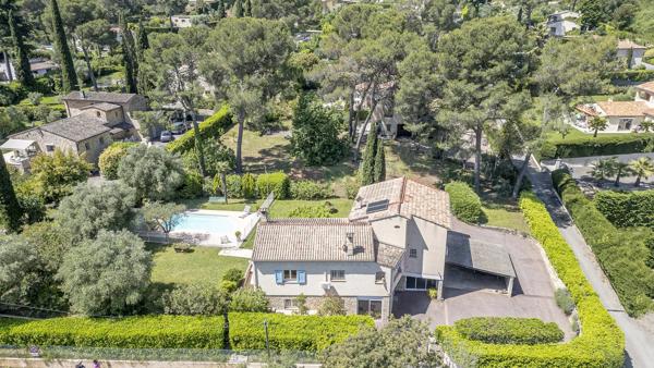 Belle maison avec piscine à vendre à Mougins