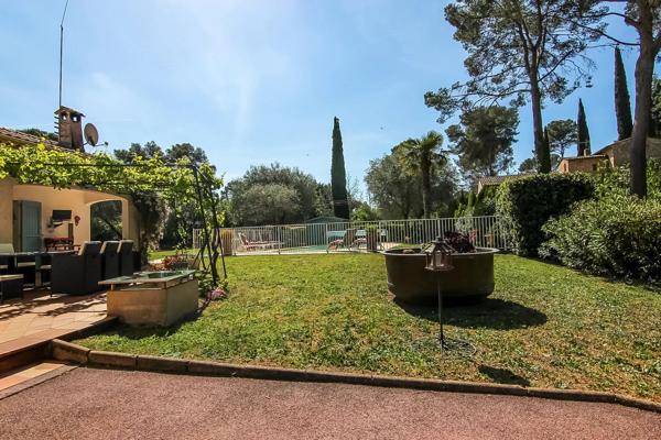 Belle maison avec piscine à vendre à Mougins