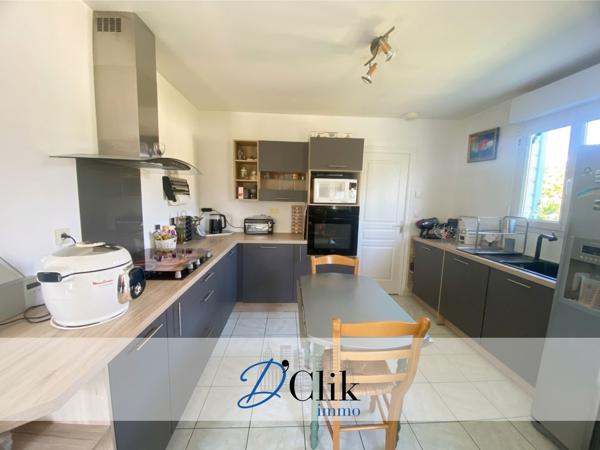 Pavillon en bois à vendre à CHANGE ! Changé (53810)