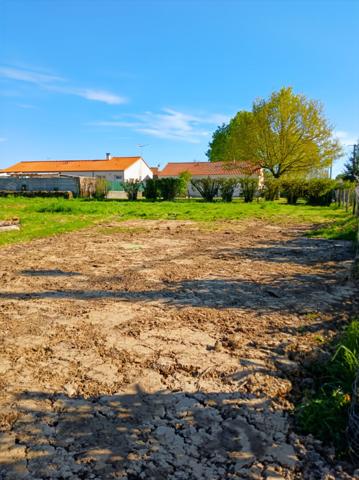 Terrain Constructible à Geste 432m2