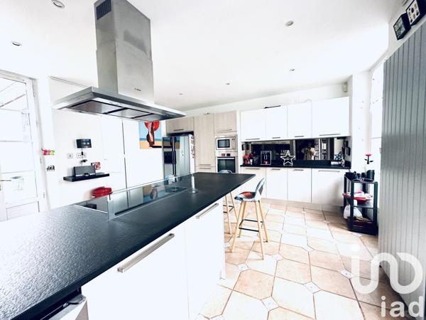 Demeure 10 pièces de 220 m² à Choisy-le-Roi (94600)