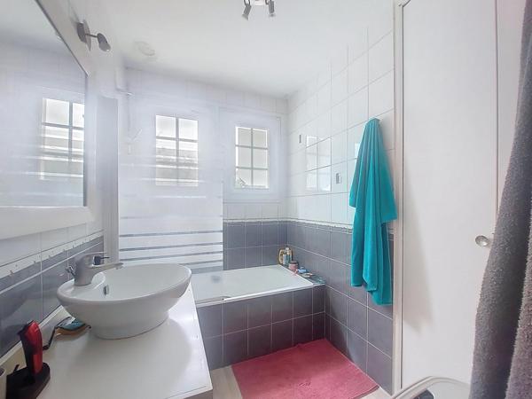 Maison à THOUARS, 79100 - 6 pièces 111m²