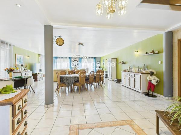 Maison à ARGENTRE, 53210 - 8 pièces 350m²