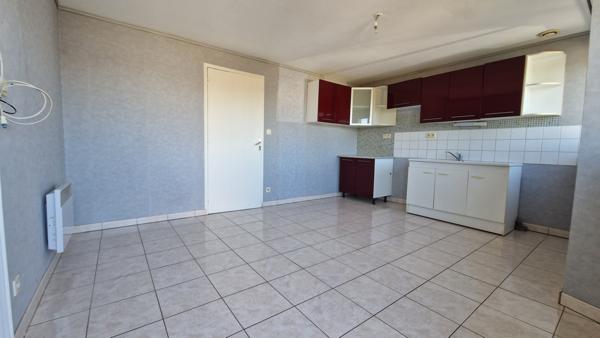 MAISON A RAFRAICHIR AVEC UN GRAND TERRAIN DE 4800 m²