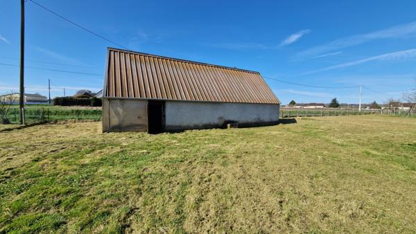 MAISON A RAFRAICHIR AVEC UN GRAND TERRAIN DE 4800 m²
