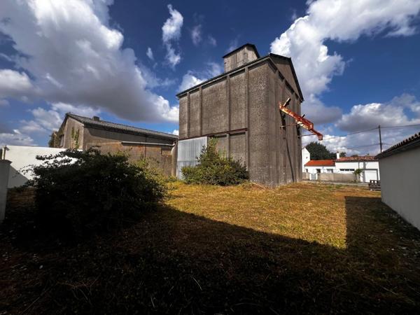Ancien Silo et ses dépendances à réhabiliter - MARSAIS