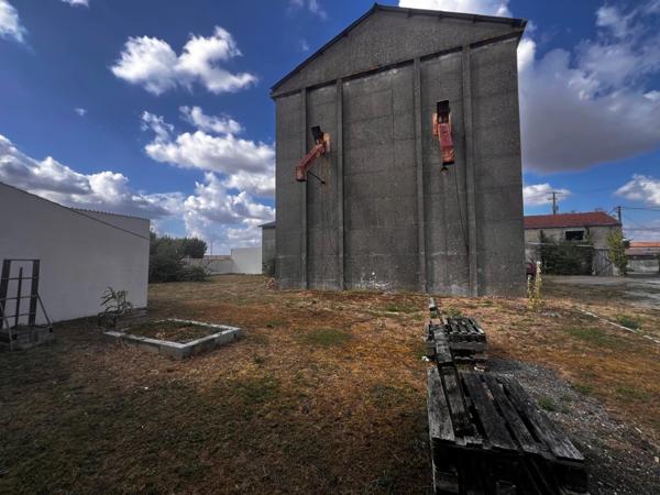 Ancien Silo et ses dépendances à réhabiliter - MARSAIS
