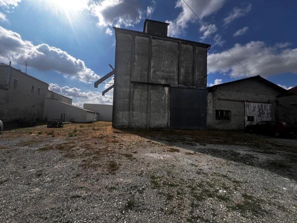 Ancien Silo et ses dépendances à réhabiliter - MARSAIS