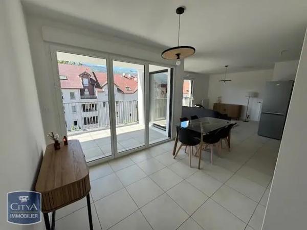 Appartement à louer 3 pièces 68.9m² Saint-Genis-Pouilly (01630)