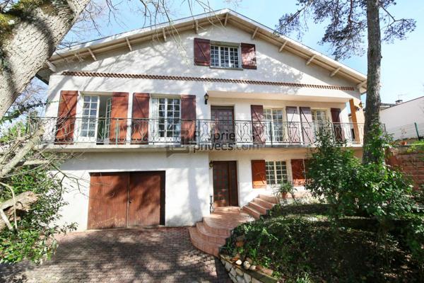 Maison familiale 7 pièces sur 3 niveaux - IDÉAL REGROUPEMENT FAMILIAL / PROFESSION LIBÉRALE